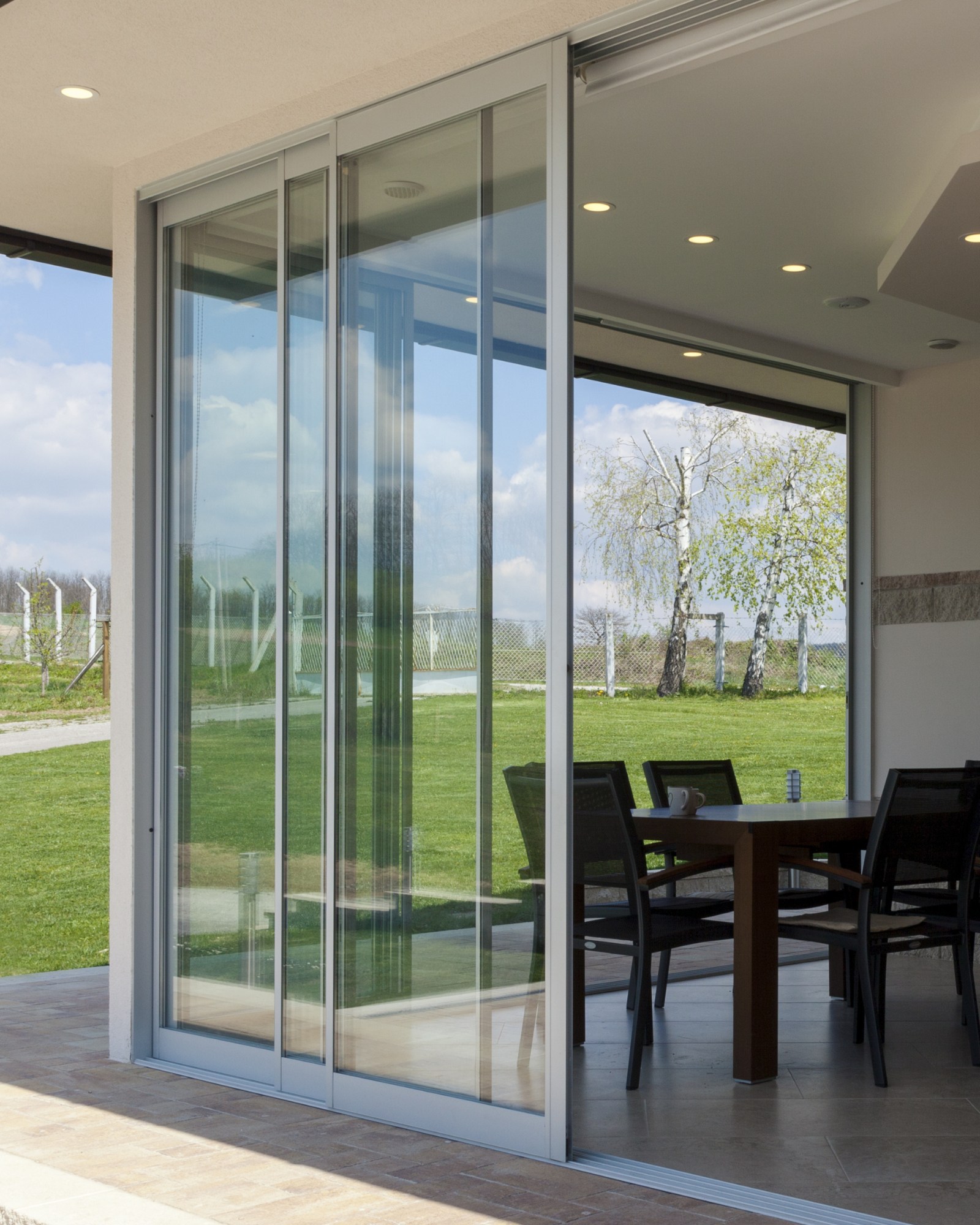 Vetrate per showroom e rivenditori in Lombardia